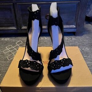 Chic Black Lace Women's Heels